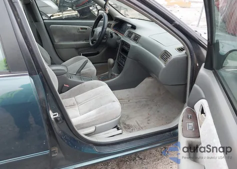 1998 Toyota Camry Le z USA, uszkodzony, nr VIN 4T1BG22K1WU838369